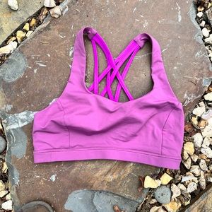 Lululemon sports bra Free To Be Serene size 6 great condition!